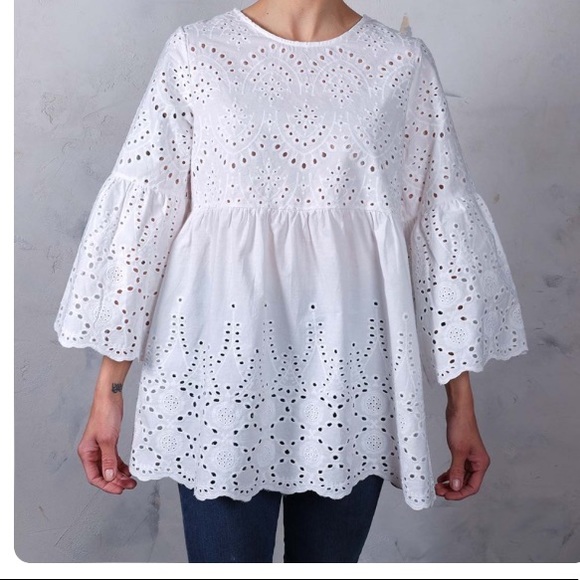 Gorgeous White Eyelet Classy Top. Available in Small and Medium. - Picture 4 of 7